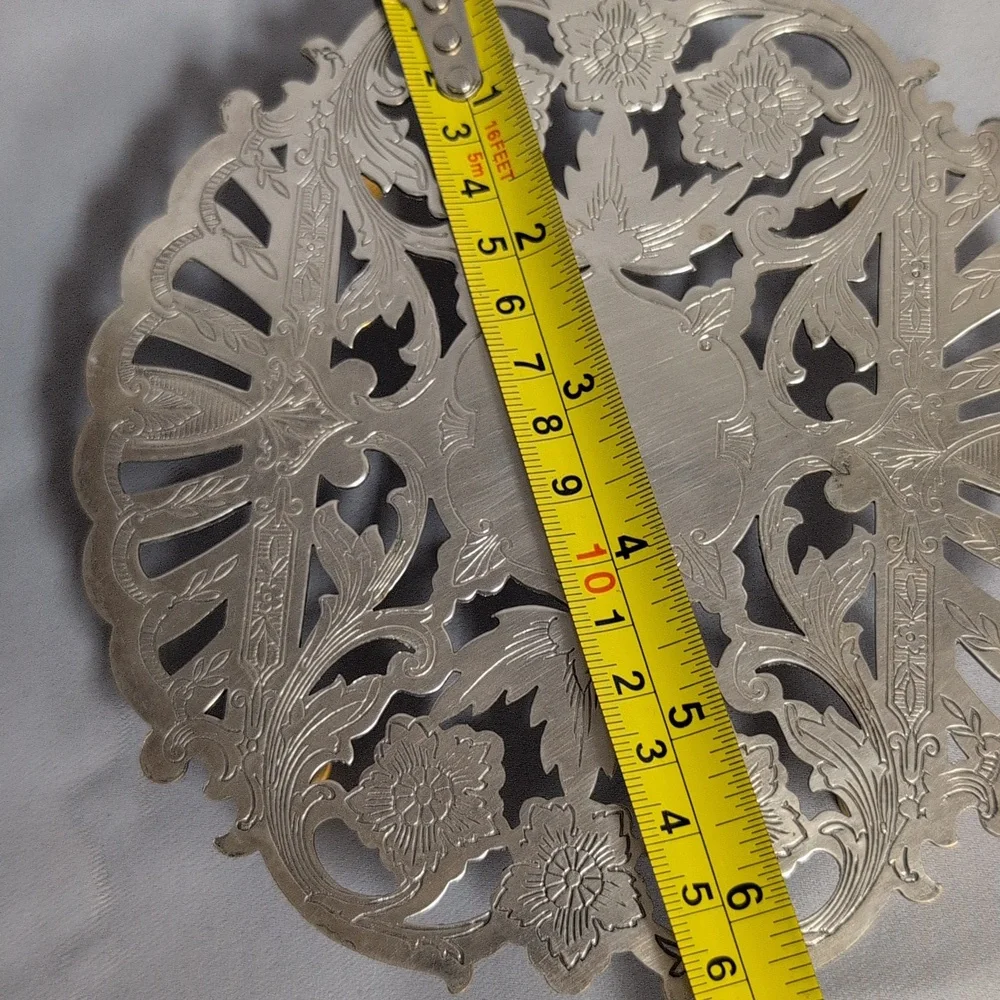 Wallace 7321 Silverplate Engraved Floral Footed Trivet